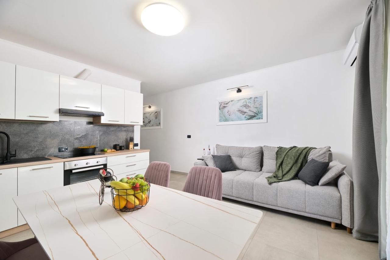 Apartments Dolcea Умаг Экстерьер фото